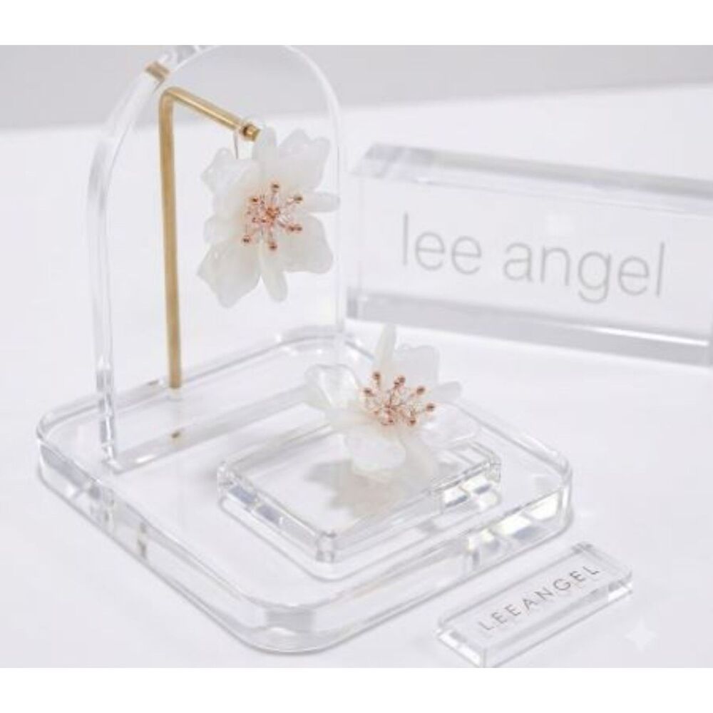 Neiman Marcus Lee Angel Women's White Resin Blossom Stud Earrings NWT 98